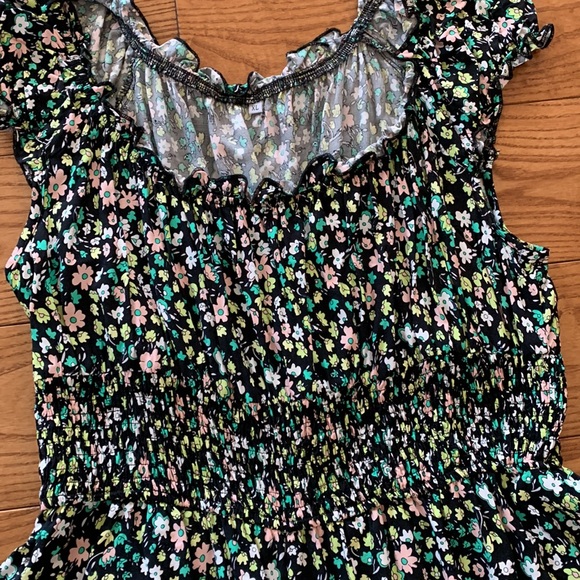 Cute floral romper size XL - Picture 2 of 7